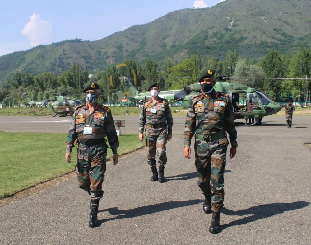 The Weekend Leader - Army Chief reviews security situation in Kashmir